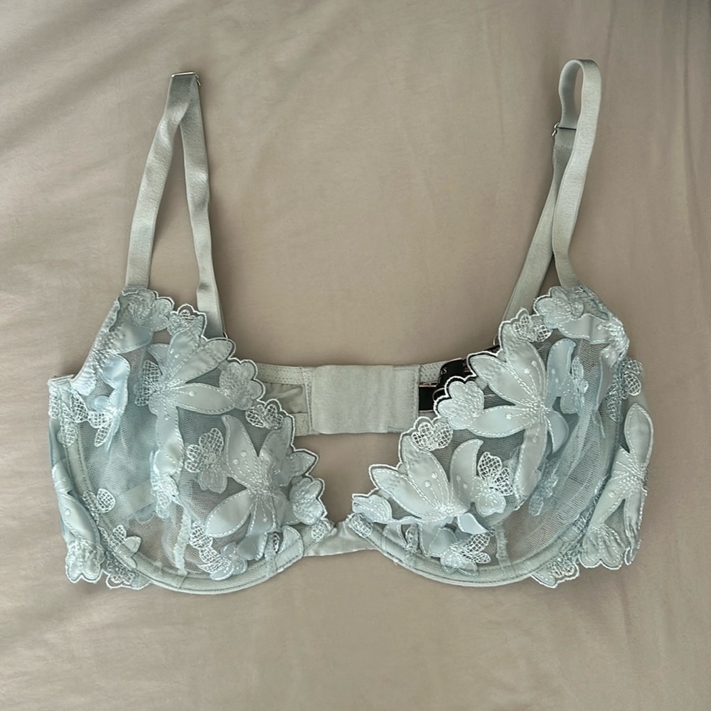 Victoria’s Secret Unlined plunge bralette